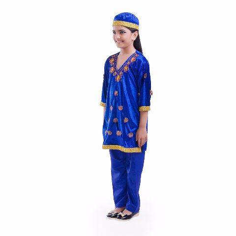 Young Girl in Traditional Kashmiri Dress - Nishat Bagh Gar… | Flickr